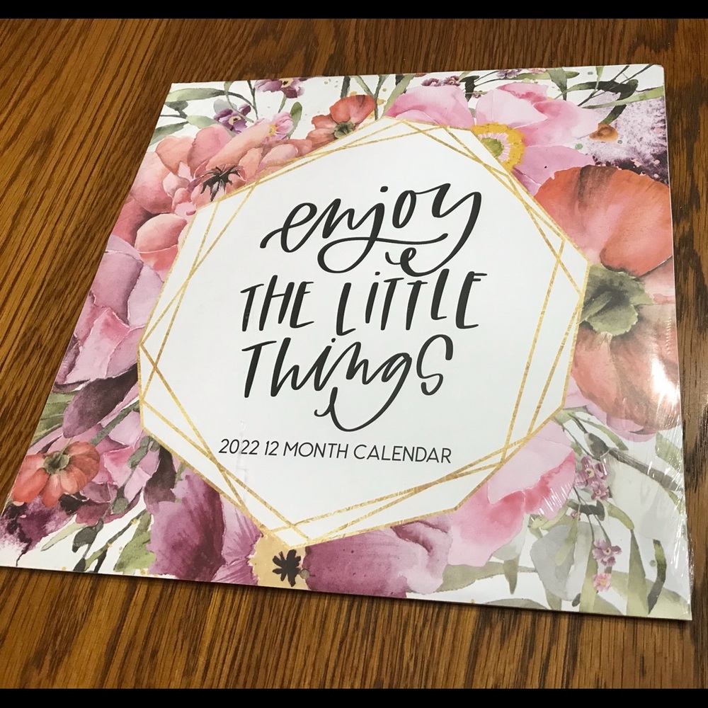 “Enjoy The Little Things” 2022~12 month calendar